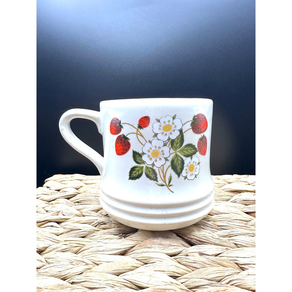 Sheffield Strawberries n Cream Stoneware Mugs Set of 4 Japan Vintage Cottagecore
